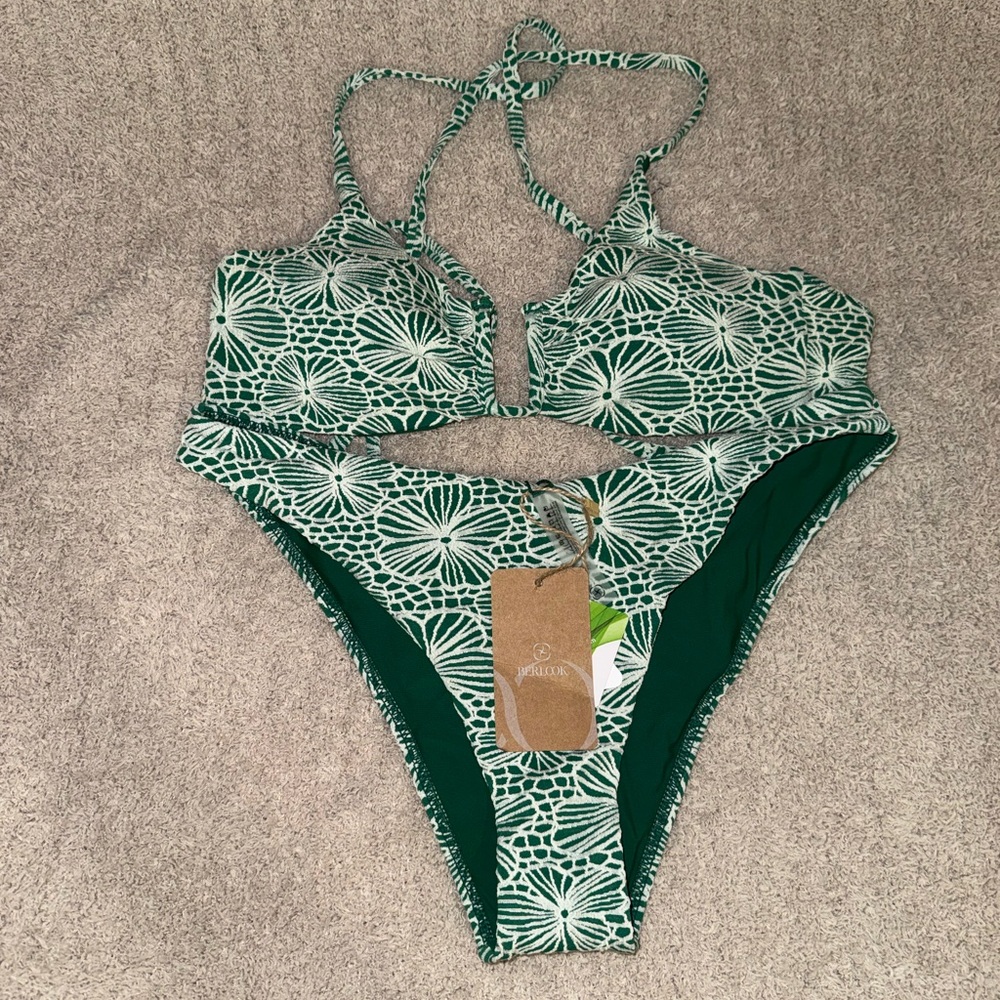 Berlook Chic Green Patterned Bikini Set - image 1